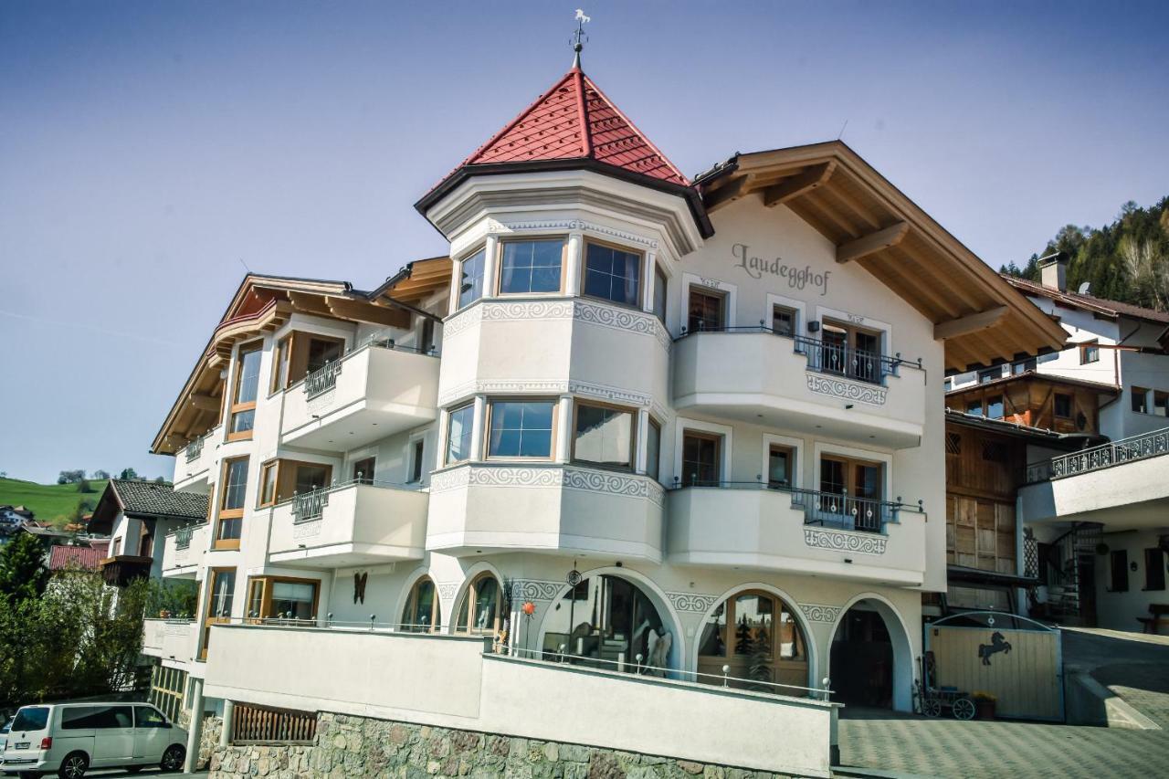 Laudegghof Ladis Inklusive Sommer Bergbahnticket Bagian luar foto